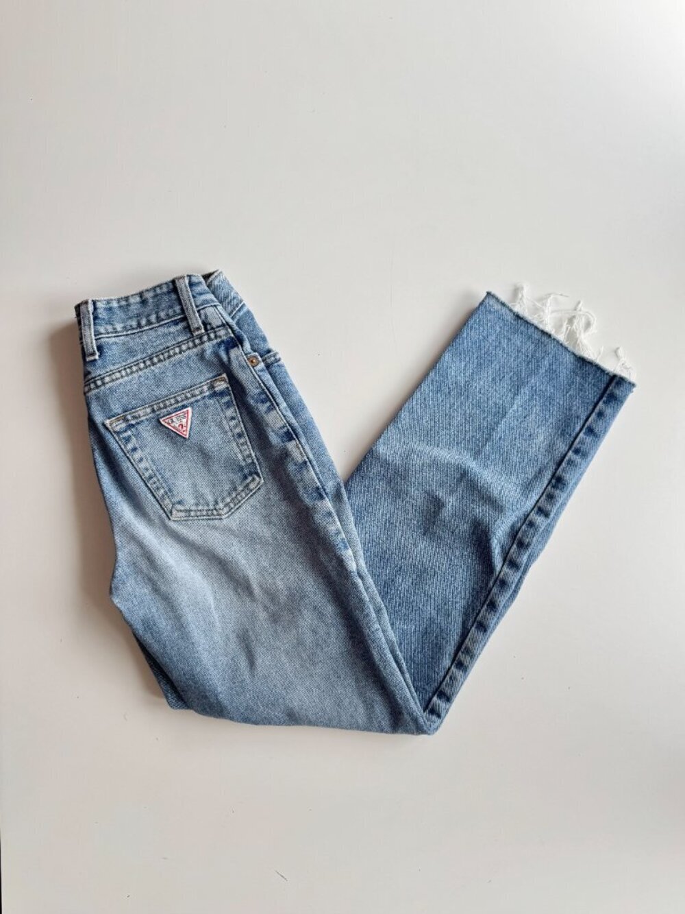 Vintage GUESS Light Rinse Mid Rise Tapered Slim Straight Leg Mom Jeans, Size 26